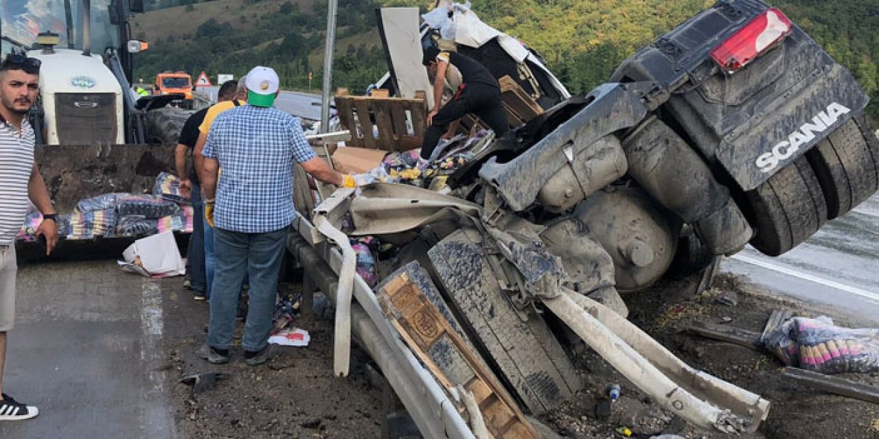 Samsun'da hakimiyetini kaybeden sürücü kaza yaptı! TIR devrildi