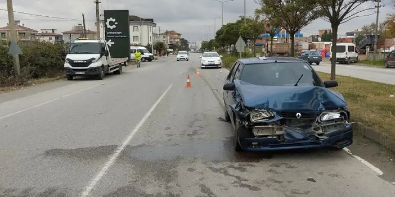 Çarşamba’da Trafik Kazası: Otomobil ile Hafif Ticari Araç Çarpıştı