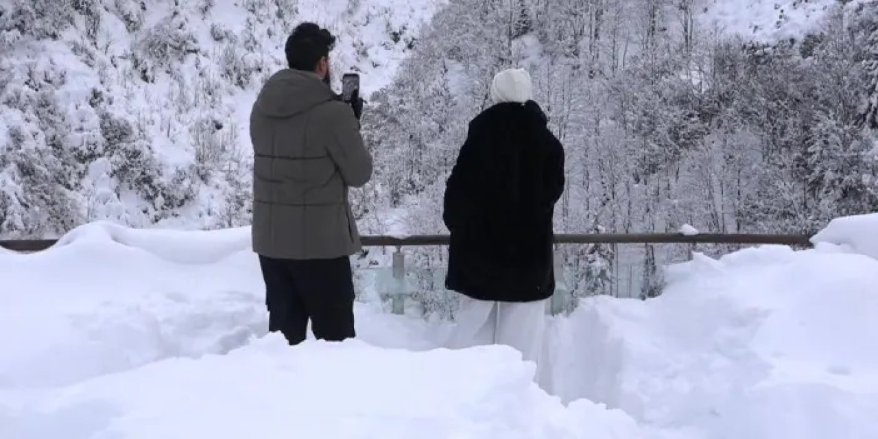 Ayder Yaylası beyaza büründü: Kar sonrası kartpostallık manzaralar büyüledi