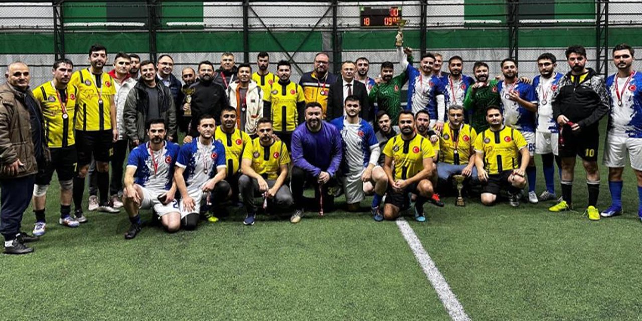 Samsun’da sağlık çalışanları sahada buluştu: 112 futbol turnuvası sona erdi!
