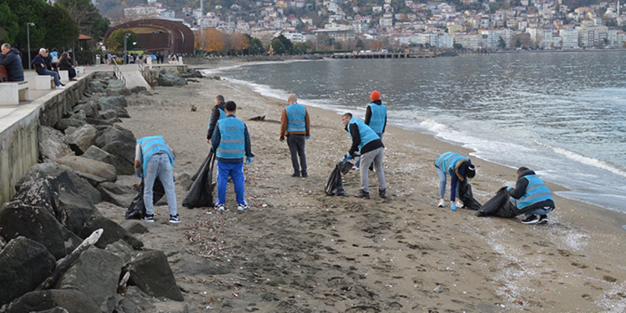 Ordu'da denetimli serbest yükümlüleri sahilleri temizledi