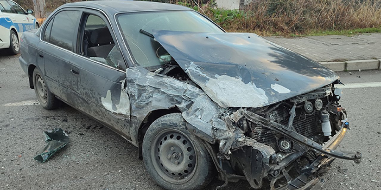Samsun’da otomobil ile minibüs çarpıştı: 2 yaralı