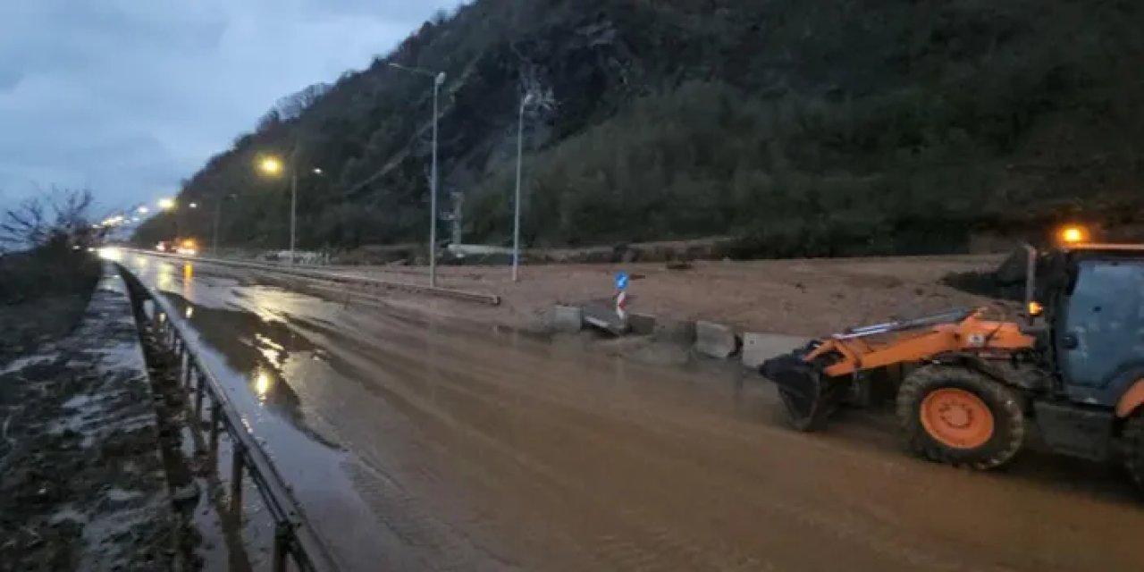 Artvin’de heyelan bölgesi çamura döndü!