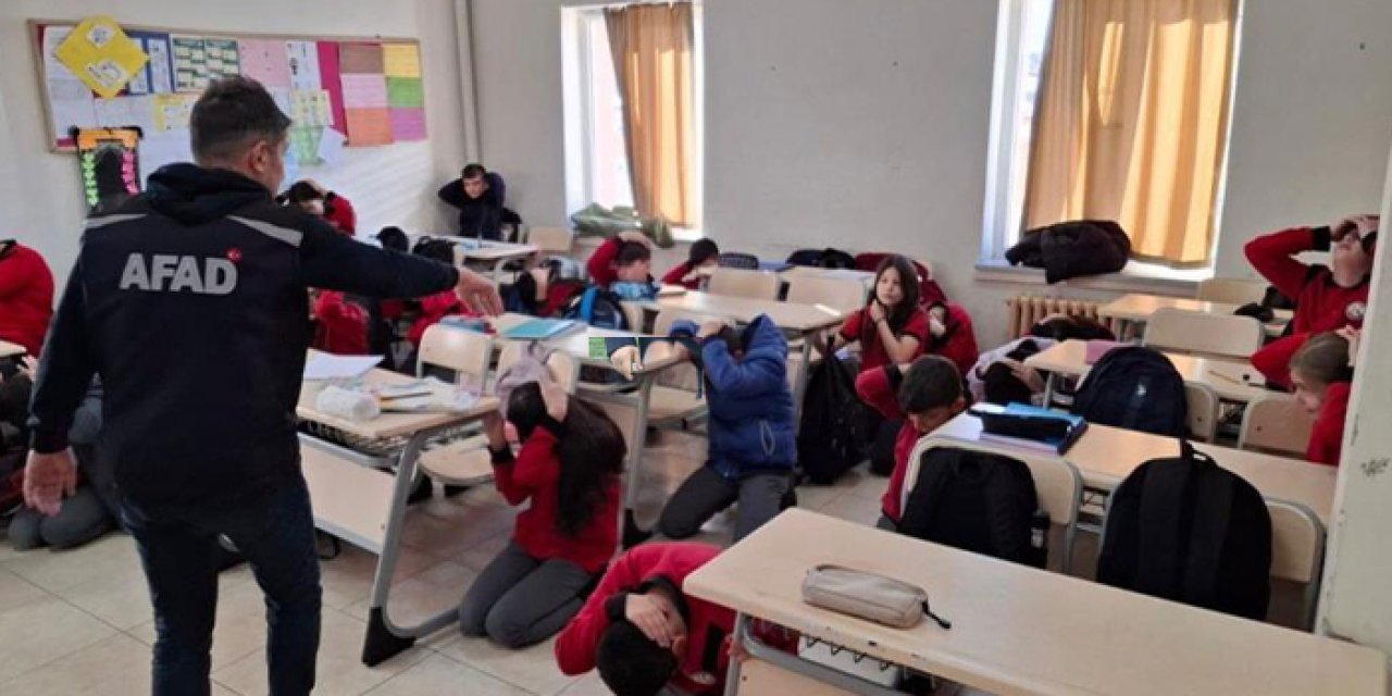 Bayburt’ta öğrencilere AFAD’dan uygulamalı afet eğitimi!