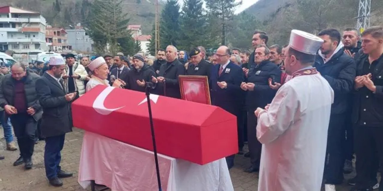 Görevi başında kalp krizi geçiren Uzman Çavuş Muhammed Yılmaz'a Giresun'da son veda