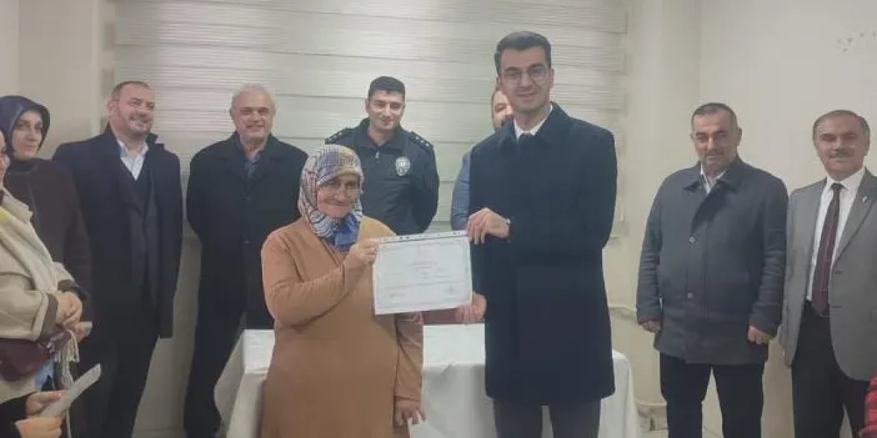 Rize’de 63 yaşında okuma yazmayı öğrendi!