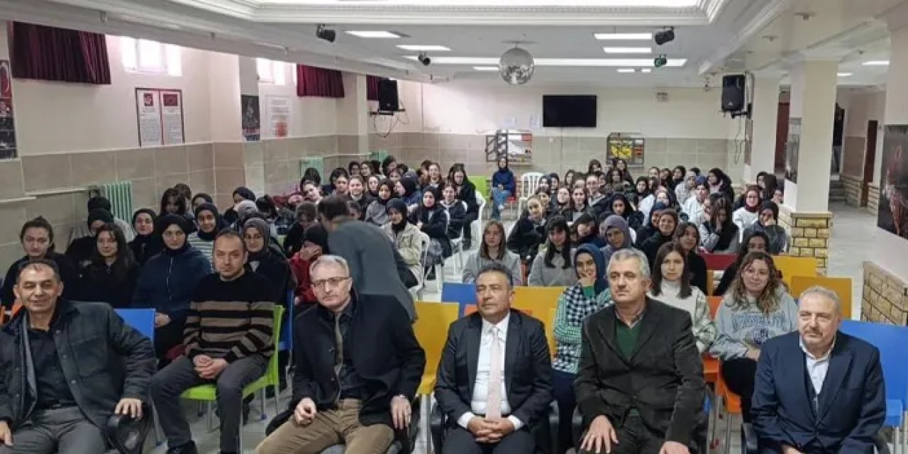 Bayburt’ta sosyal bilimler bu söyleşiyle masaya yatırıldı!