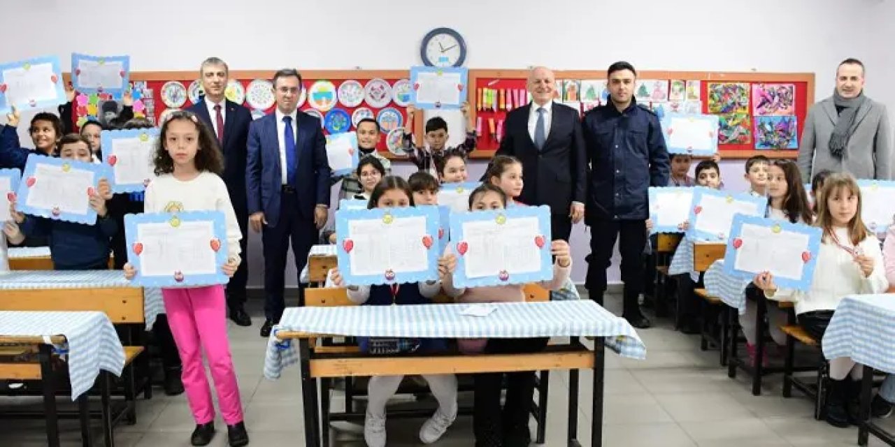 Samsun Terme Belediye Başkanı Kul öğrenciler ile karne töreninde buluştu