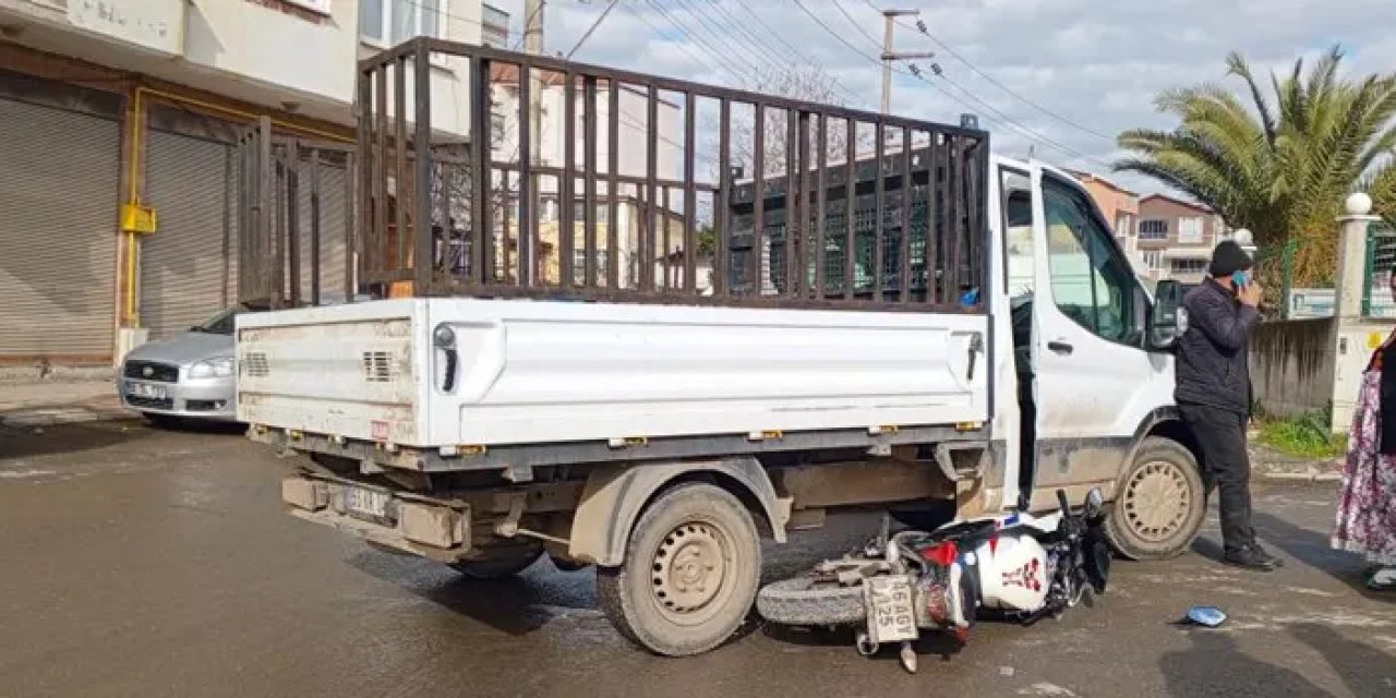 Samsun’da kamyonete çarpan motosikletli yaralandı