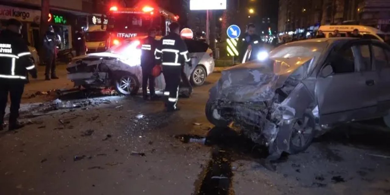 Samsun’da dur ihtarına uymayan sürücü trafiği birbirine kattı! Yaralılar var