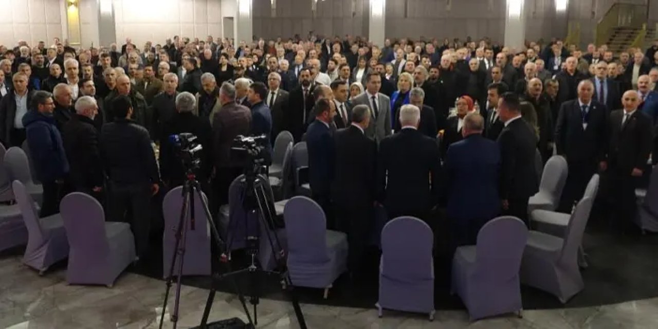 Rize’de muhtarlar bir araya geldi! “Kendimizi yenilemek zorundayız”