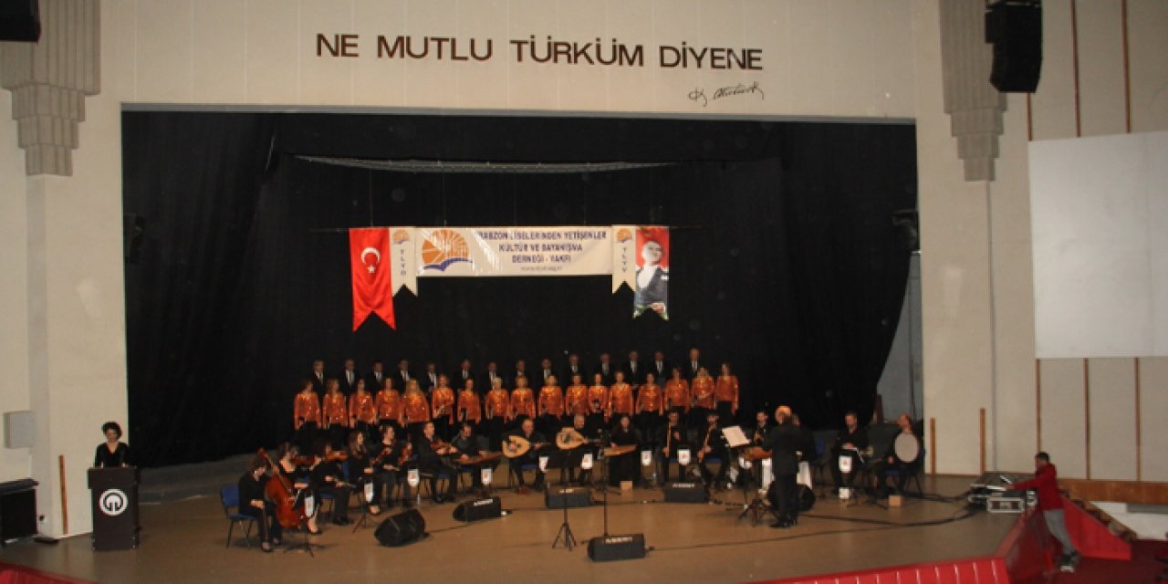 TLYD, soğuk akşamı şarkılarla ısıttı