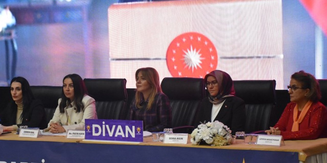 - AK Parti Genel Merkez Kadın Kolları Başkanı Ayşe Keşir Gümüşhane'de