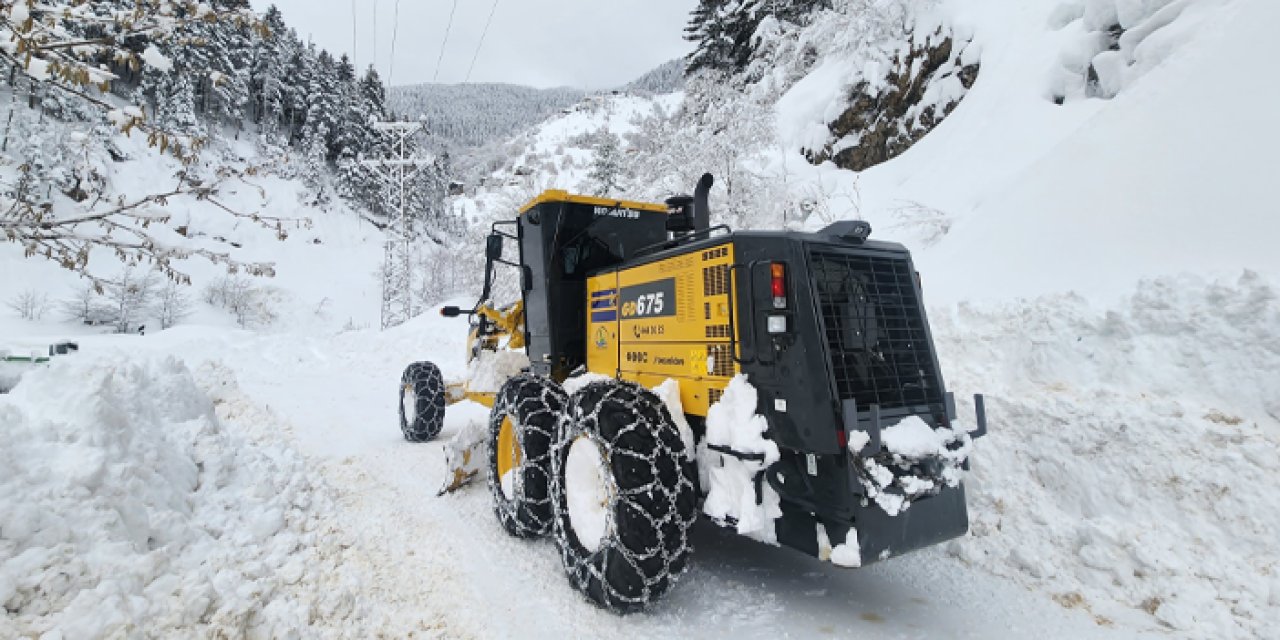 Artvin, Giresun ve Rize'de kar esareti: 128 köy yolu kapandı