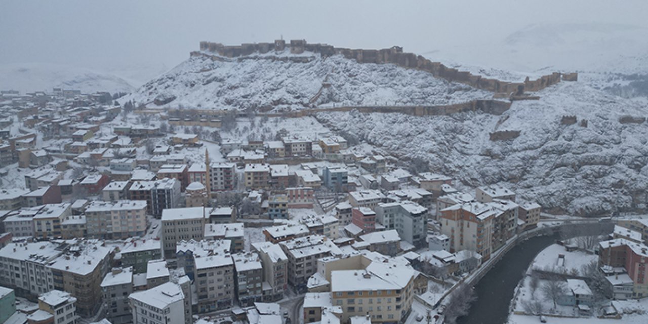Bayburt beyaz örtüyle kaplandı