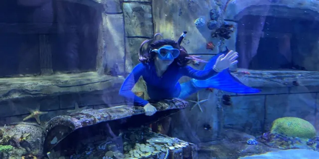 Trabzon Akvaryum’da deniz kızı gösterisi! Çocuklardan yoğun ilgi