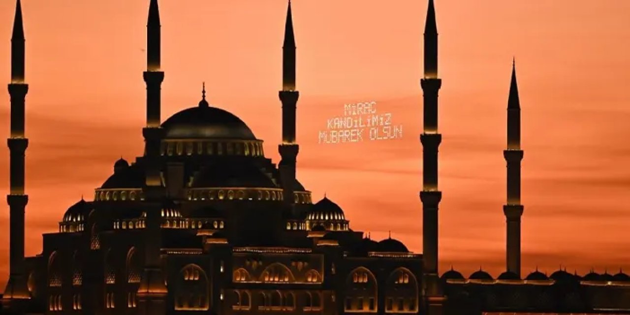 En güzel ve anlamlı Berat Kandili mesajları! Resimli mesajlar 2025: İlgili ayetler...