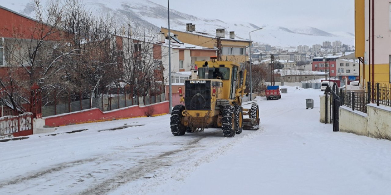 Bayburt'ta ekiplerin kar seferberliği
