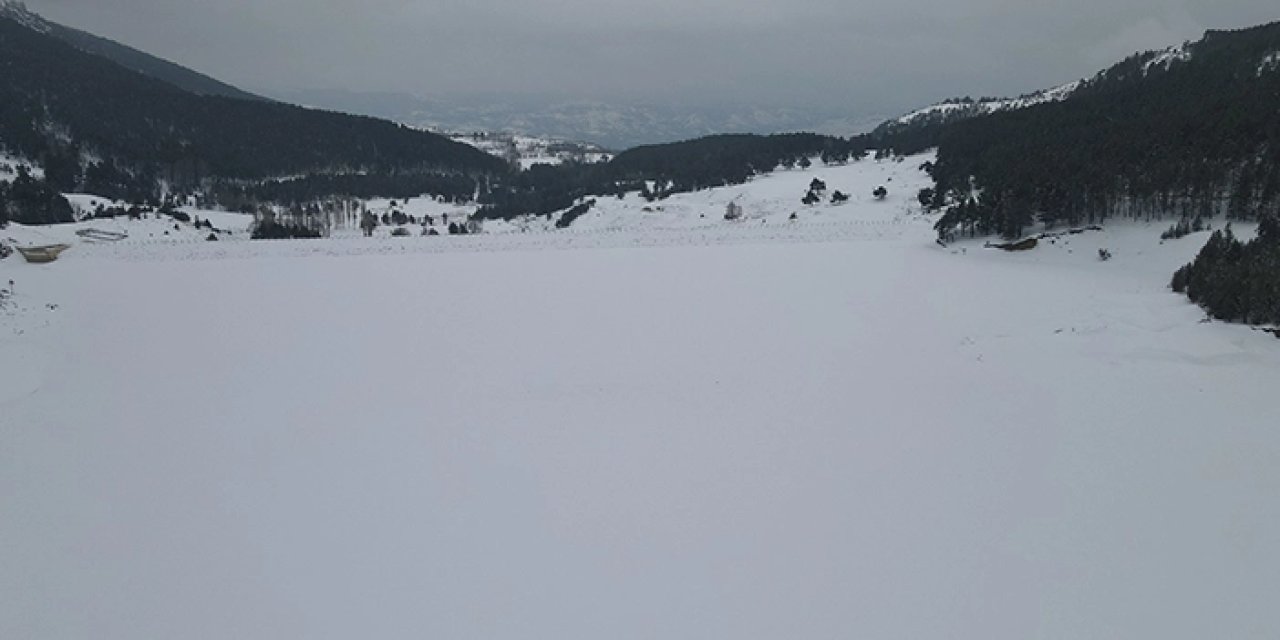Burası Erzurum değil Giresun! Buz tutan gölet şaşırtıyor