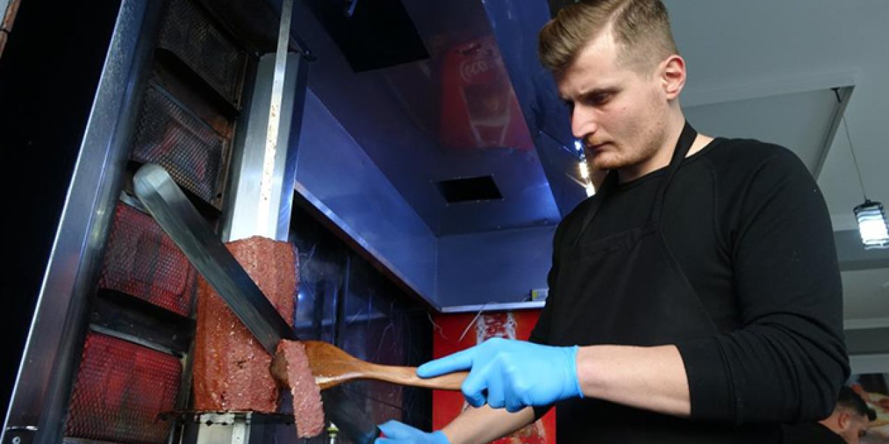 Tatil dönüşü hayatı değişti: Trabzon’da sucuk döner ile gündem oldu!