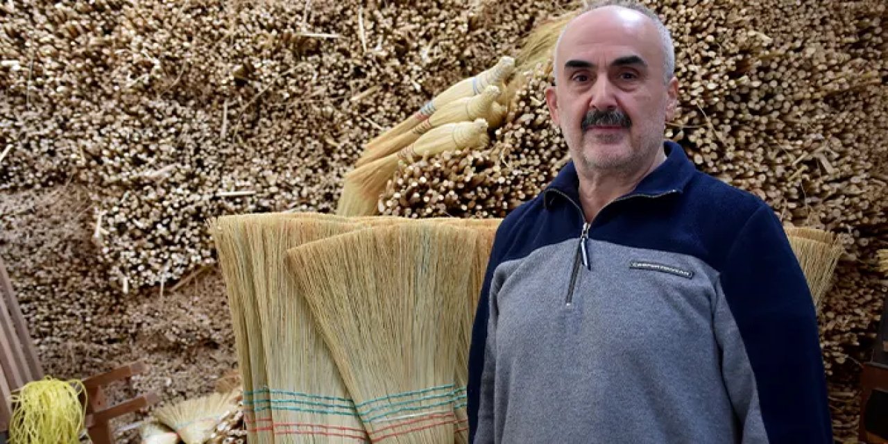 Trabzon'da yarım asırdır ot süpürge üreterek geçimini sağlıyor