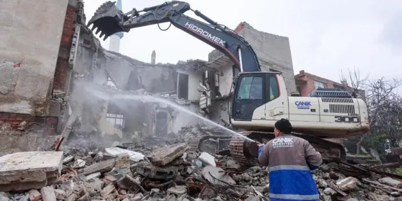 Samsun Canik’te dayanıksız yapılar yıkılıyor! “Dayanıklı evlerle buluşturacağız”