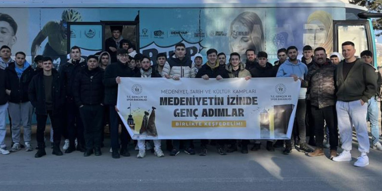 Bayburtlu gençler Ahlat’a tarihi keşfe çıktı!