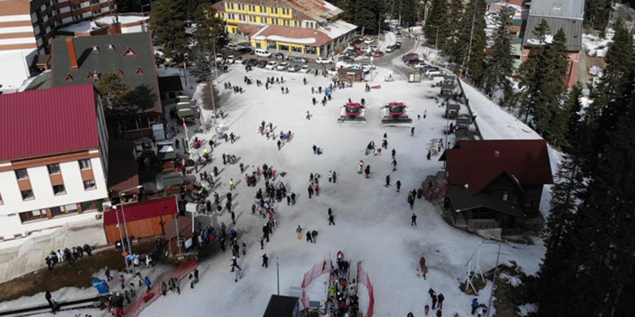 Ilgaz Dağı’nda tatil yoğunluğu! Kayak merkezleri öğrencilerle doldu