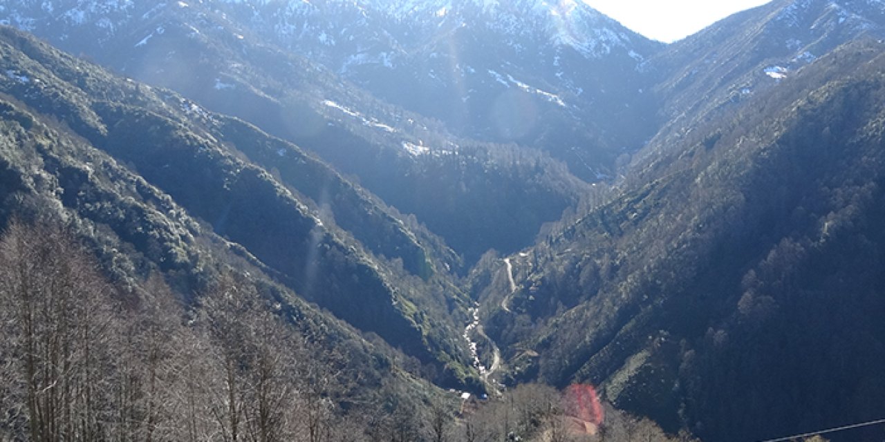 Rize'de 100 metre yükseklikteki tehlikeli yolculuk sona erdi!