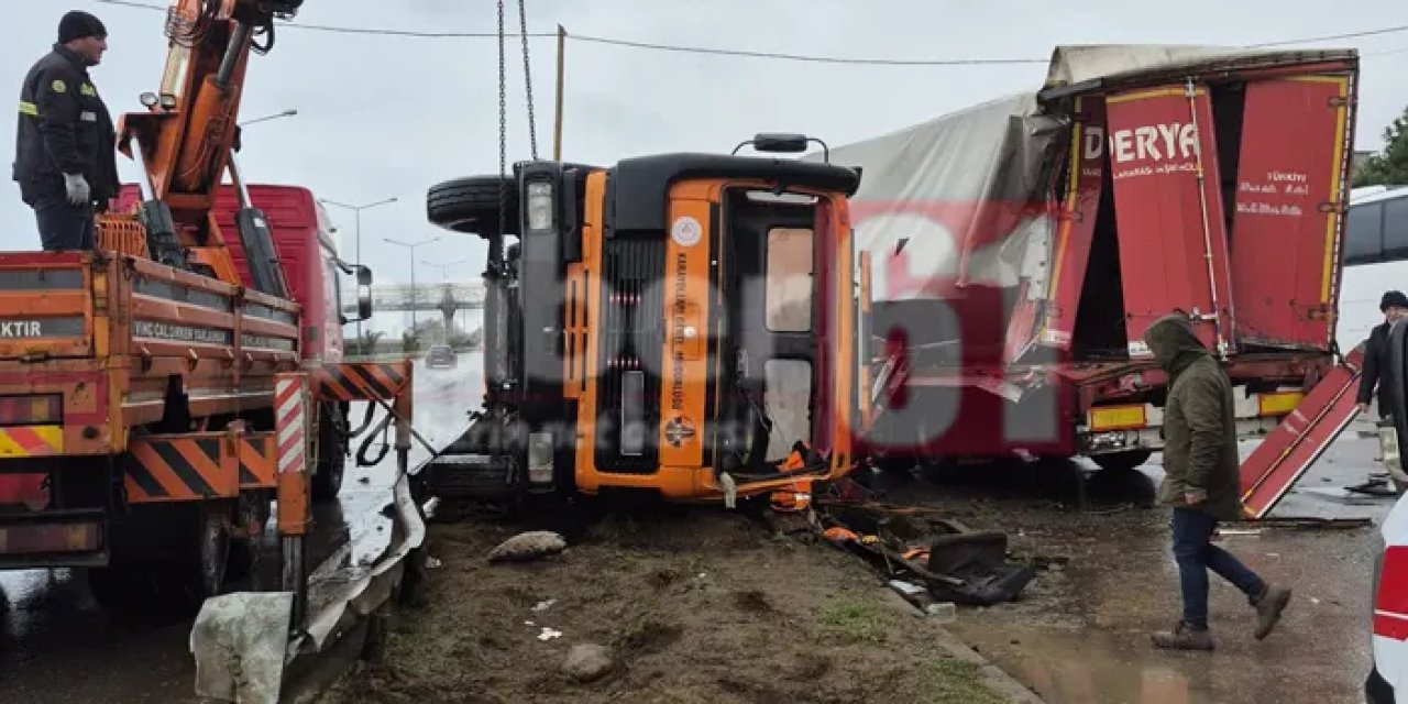 Trabzon’da sahil yolunda kaza! İş makinesi TIR'a çarptı