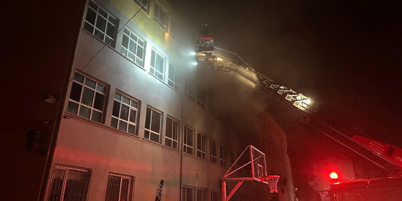 Samsun’da ortaokulda yangın! Eğitime bir gün ara verildi