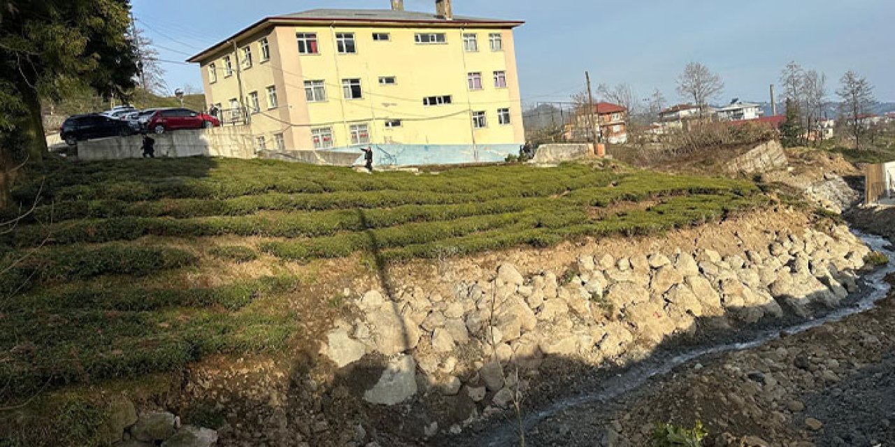 Rize’de heyelan tehlikesi! Okul tahliye edildi, eğitime ara verildi