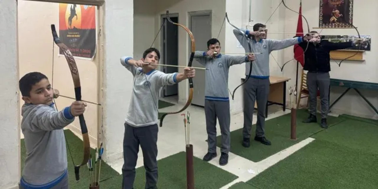 Bayburt’ta lise öğrencilerine okçuluk eğitimi!