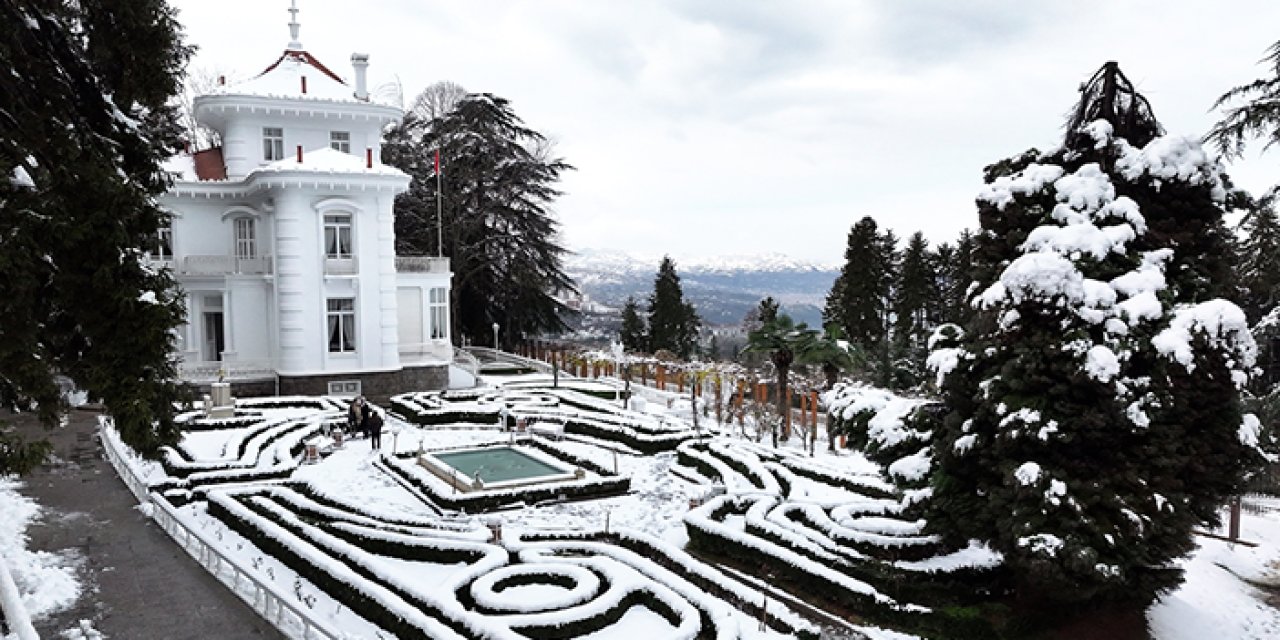 Trabzon'da Atatürk Köşkü beyaza büründü