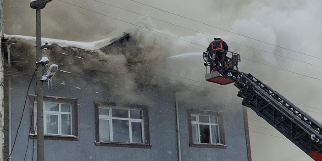 Ordu’da yangın! Çatı katı alevlere teslim oldu