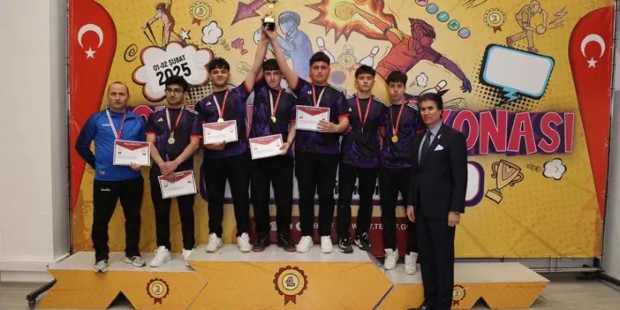 Bayburtlu gençlerden büyük başarı! Türkiye birincisi oldular