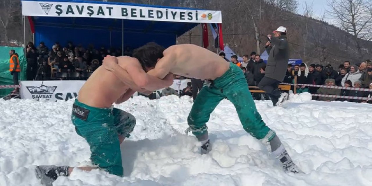 Artvin Şavşat’ta kar üstü güreş heyecanı! Başpehlivan belli oldu