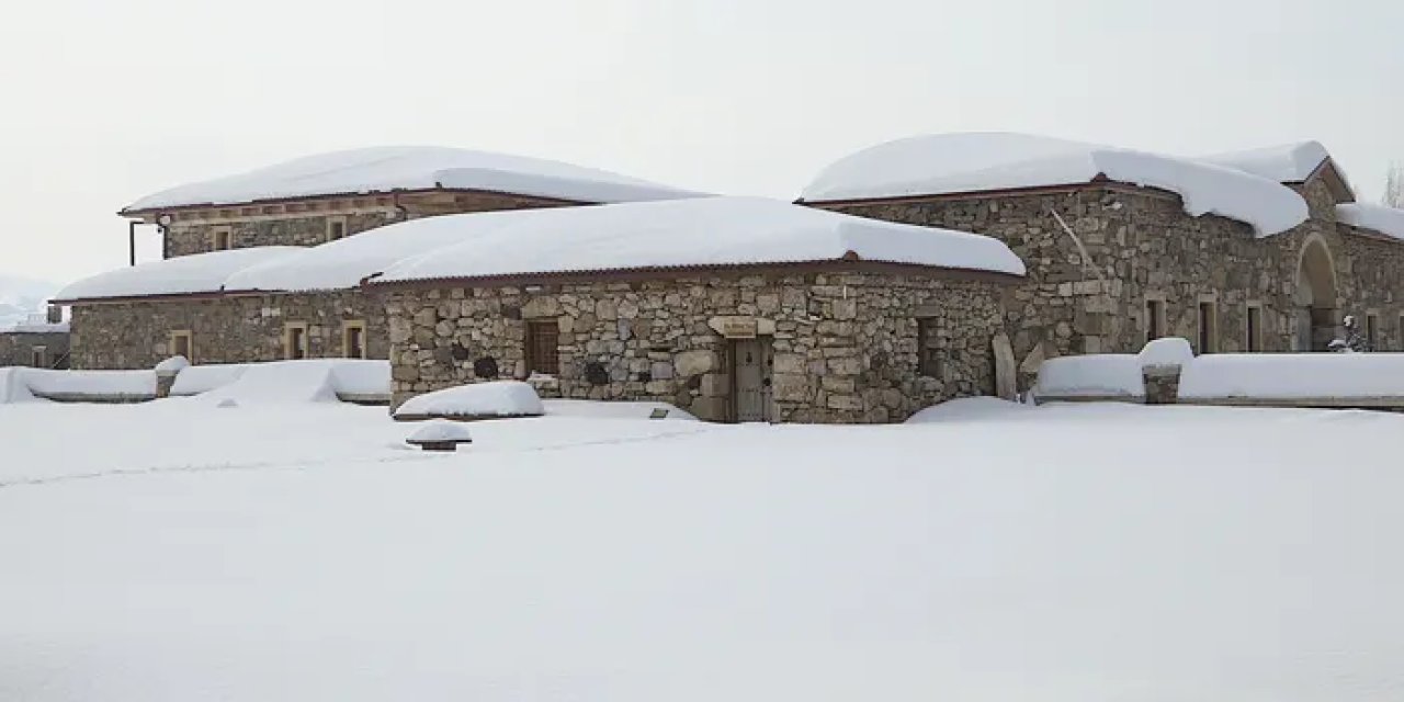 Bayburt Kenan Yavuz Etnografya Müzesi karla kaplandı