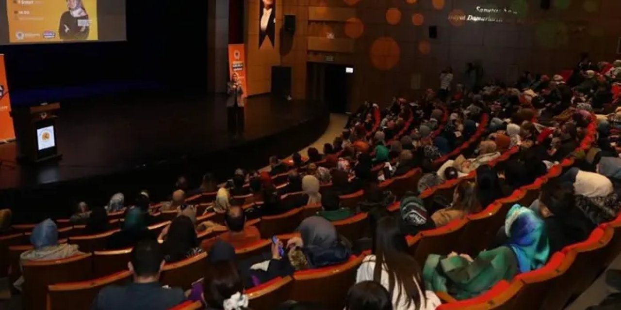 Samsunlular Psikolog ve Yazar Tongar ile buluştu