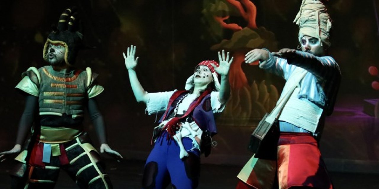 "Masal Şatosu" müzikali 10 yılın ardından Samsun'da minik seyircileriyle buluştu