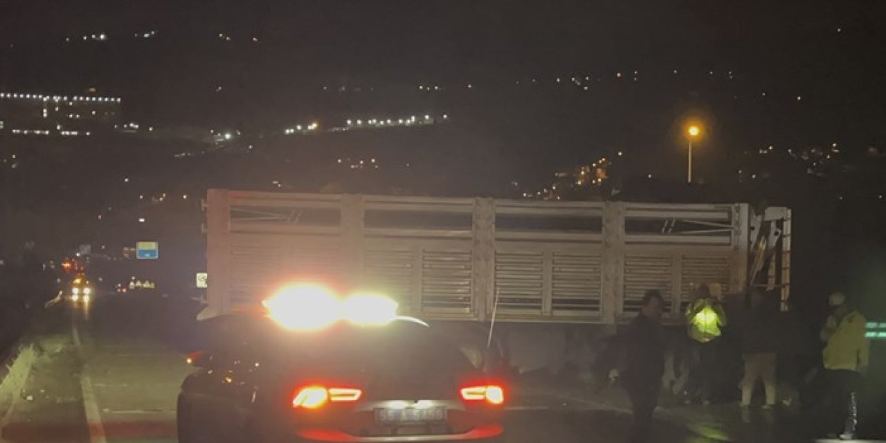 Samsun-Ordu kara yolu kaza yapan tır nedeniyle 1,5 saat ulaşıma kapandı
