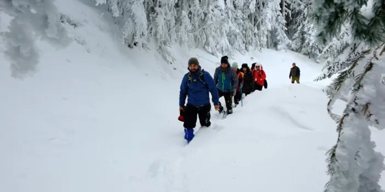 Gümüşhane’de doğaseverlerden karda 7 saatlik doğa yürüyüşü!