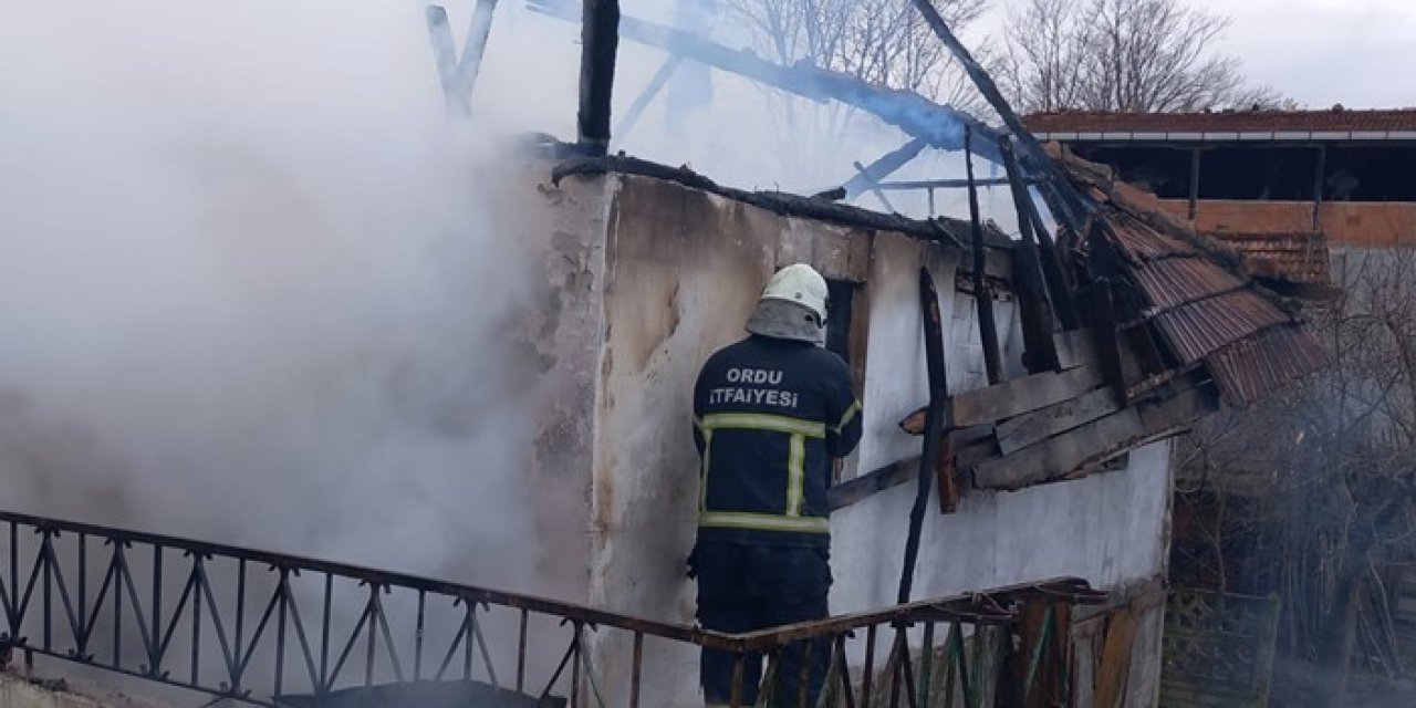 Ordu'da çıkan yangında ev kullanılamaz hale geldi