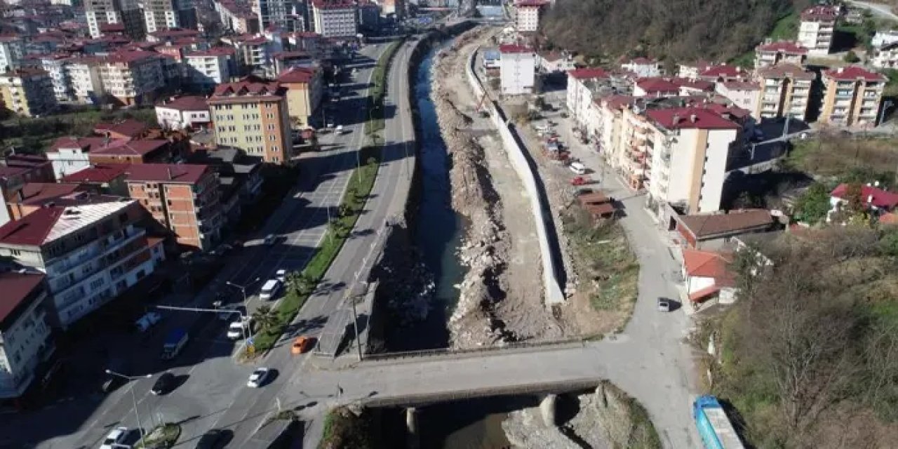 Artvin Sundura Deresi’nde taşkın kontrolü için çalışmalar sürüyor!