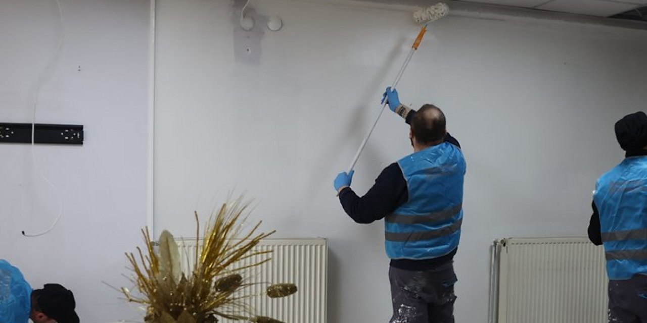 Samsun'da boyacılık eğitimi alan yükümlüler huzurevini boyadı