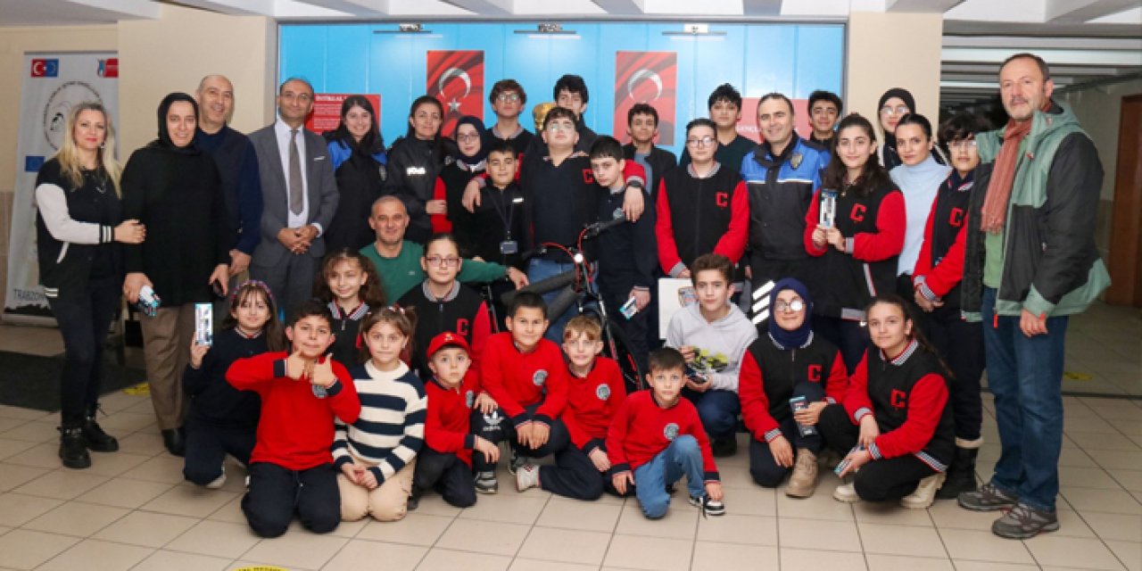 Trabzon Emniyet Müdürlüğü'nden  Ortahisar İşitme Engelliler Okulu'nda  "Satranç Turnuvası"