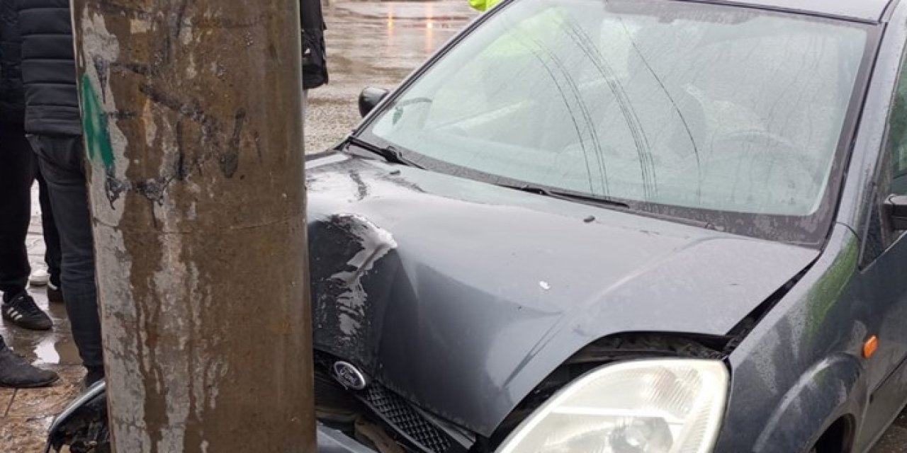 Çarşamba’da İki Otomobil Çarpıştı: Biri Bebek 3 Yaralı