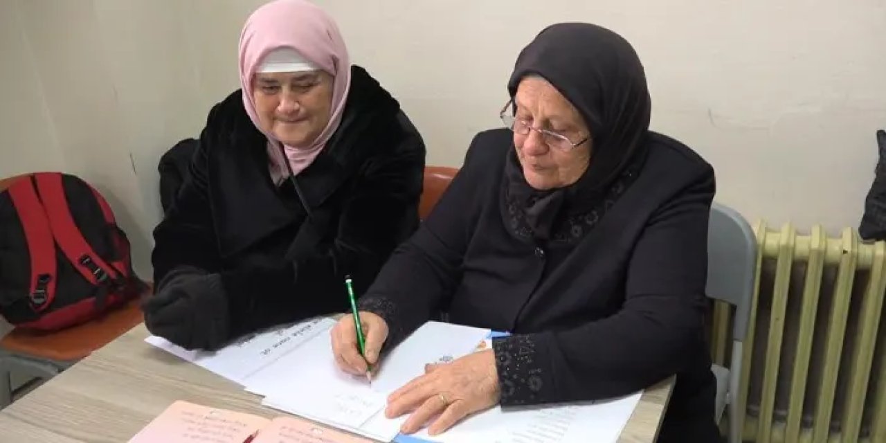 Rizeli anne ve kızın okuma azmi örnek oluyor!