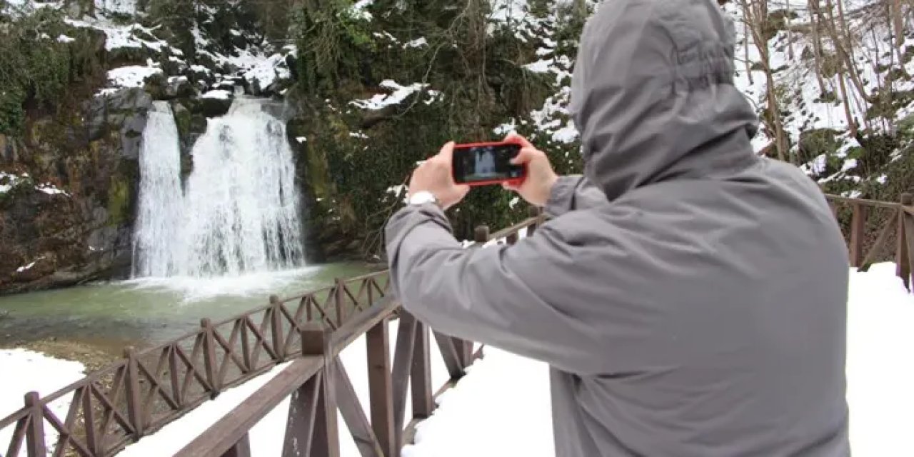 Trabzon’da Canik Şelalesi beyaz gelinliği ile büyülüyor!