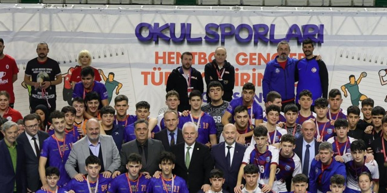 Giresun'da Okul Sporları Hentbol Gençler Türkiye Birinciliği final müsabakaları yapıldı